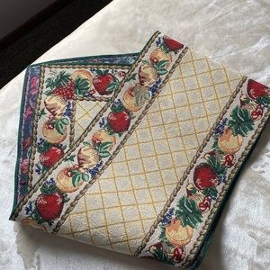 Apple / Fruit themed table runner - never used
